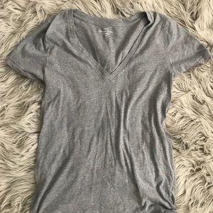 gray t-shirt